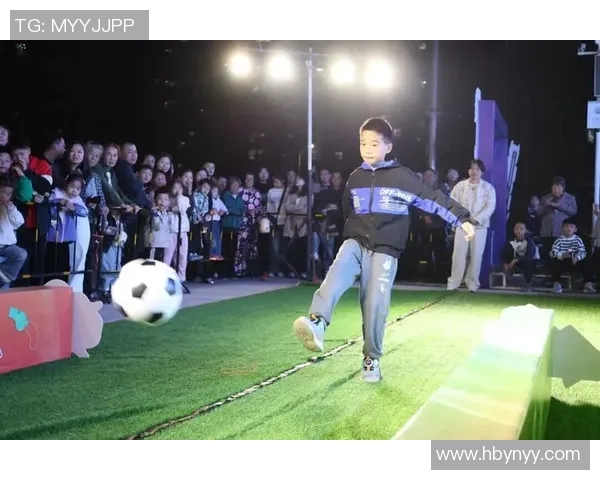 足球明星亲自为球迷拍摄手机视频展现亲和力与互动魅力