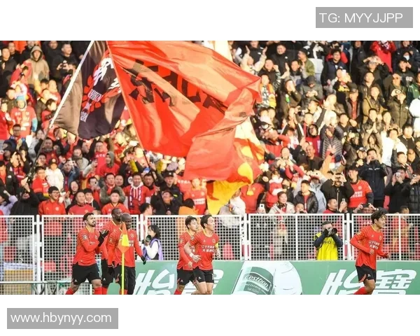 足球明星加盟恒大足球队引发热议球迷期待新赛季精彩表现