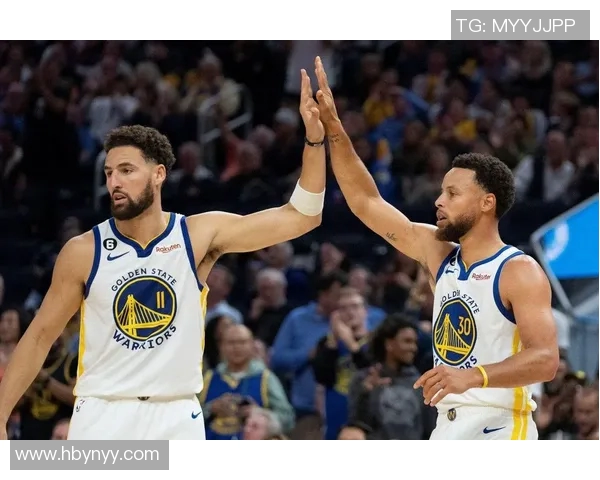 篮球明星汤普森的传奇之路与赛场背后的奋斗故事